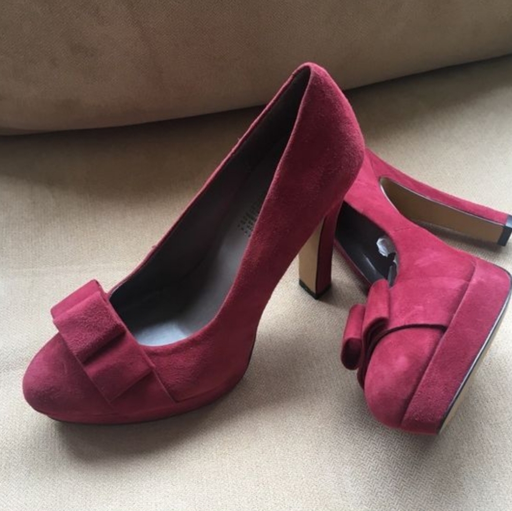MRKT **Claire suede Burgundy/plum tuxedo bow loop heels